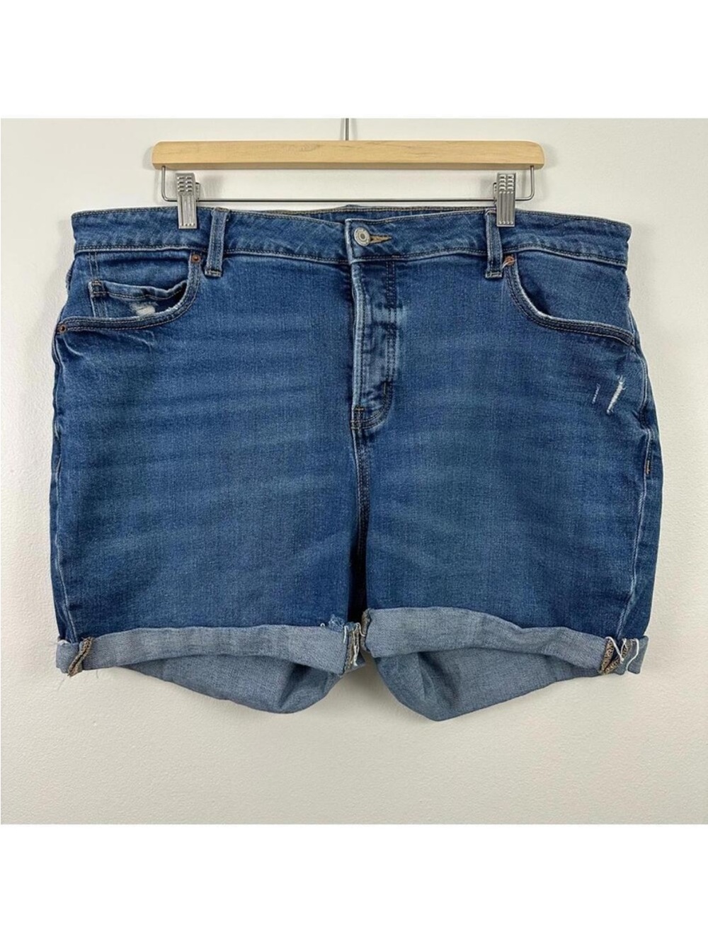 Old Navy Women’s Sky-Hi Roll Shorts Size 20 - Picture 1 of 5